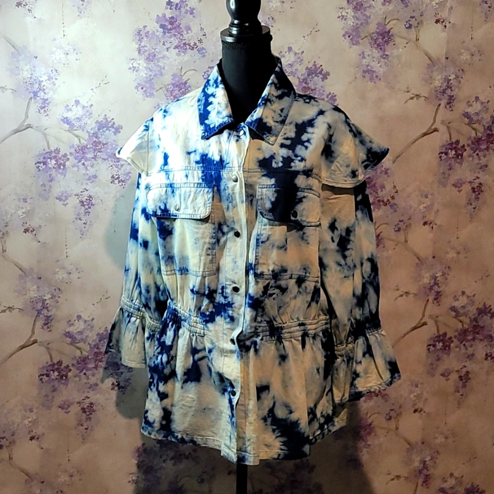 NWOT,Blue 100% cotton tie-dye long sleeved collar blouse w/ruffles.